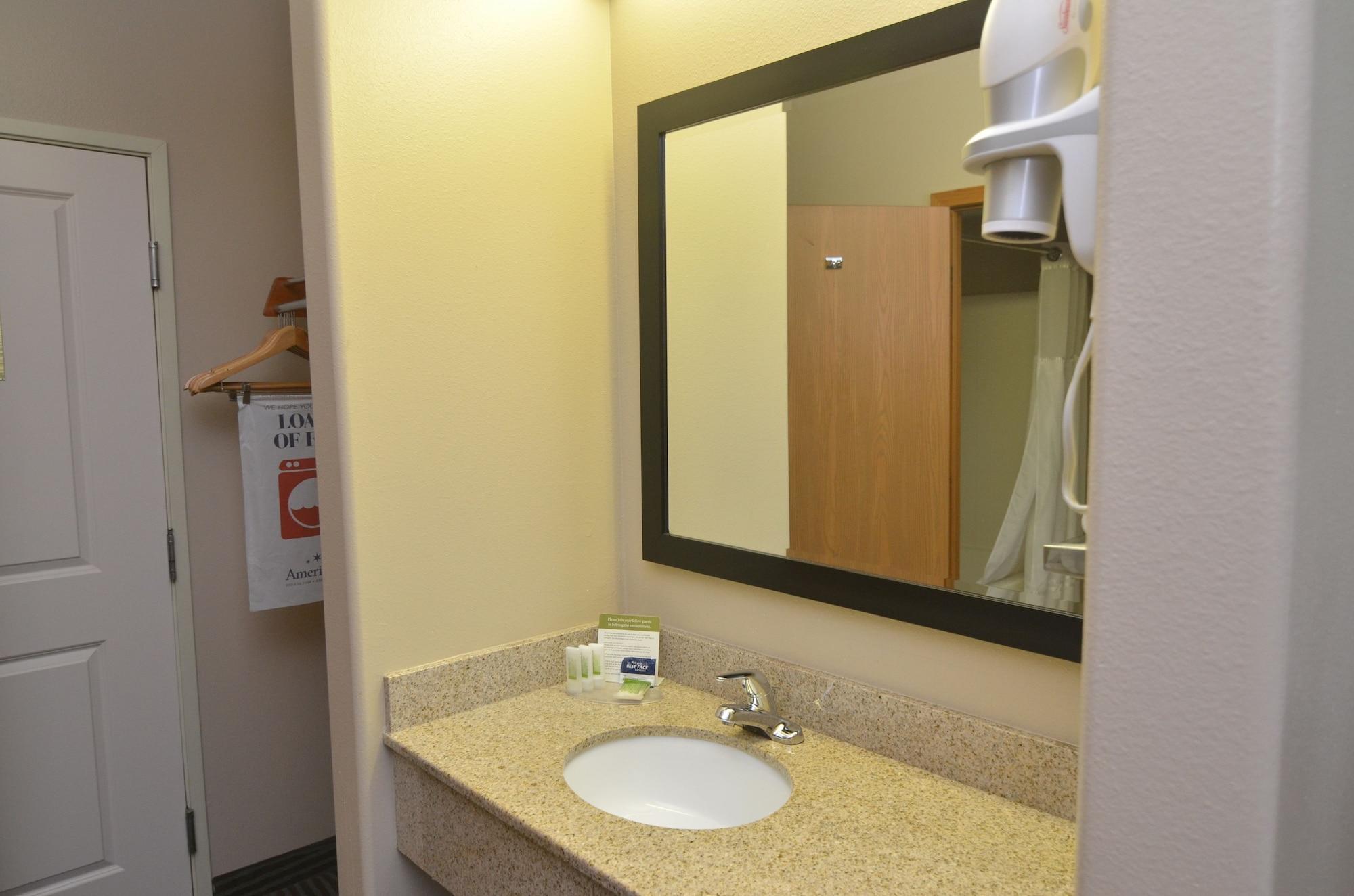 Americinn By Wyndham Des Moines Airport Extérieur photo